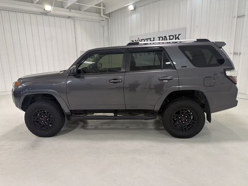 Used 2021 Toyota 4Runner SR5 AWD/4WD image 2