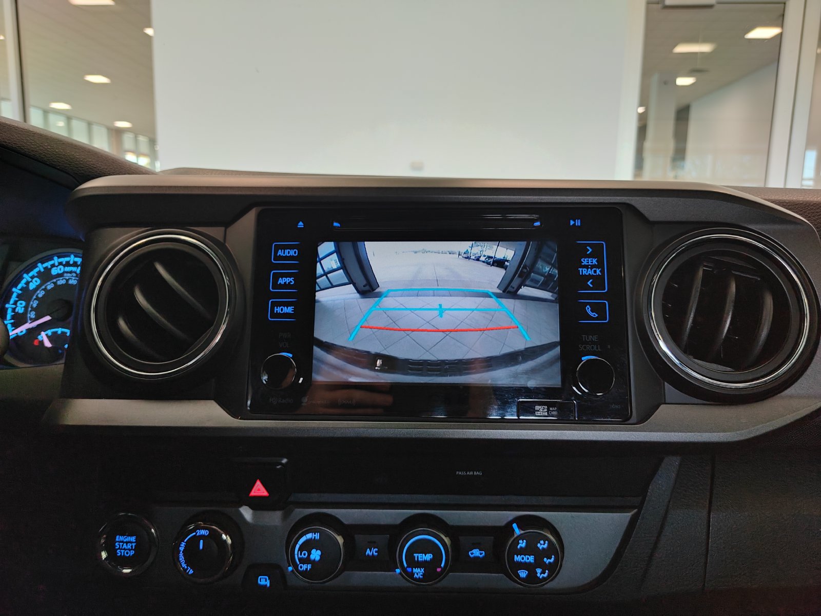 Used 2019 Toyota Tacoma TRD Sport AWD/4WD image 17