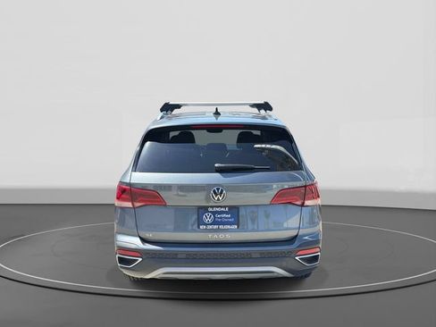 Certified 2023 Volkswagen Taos SE FWD image 5