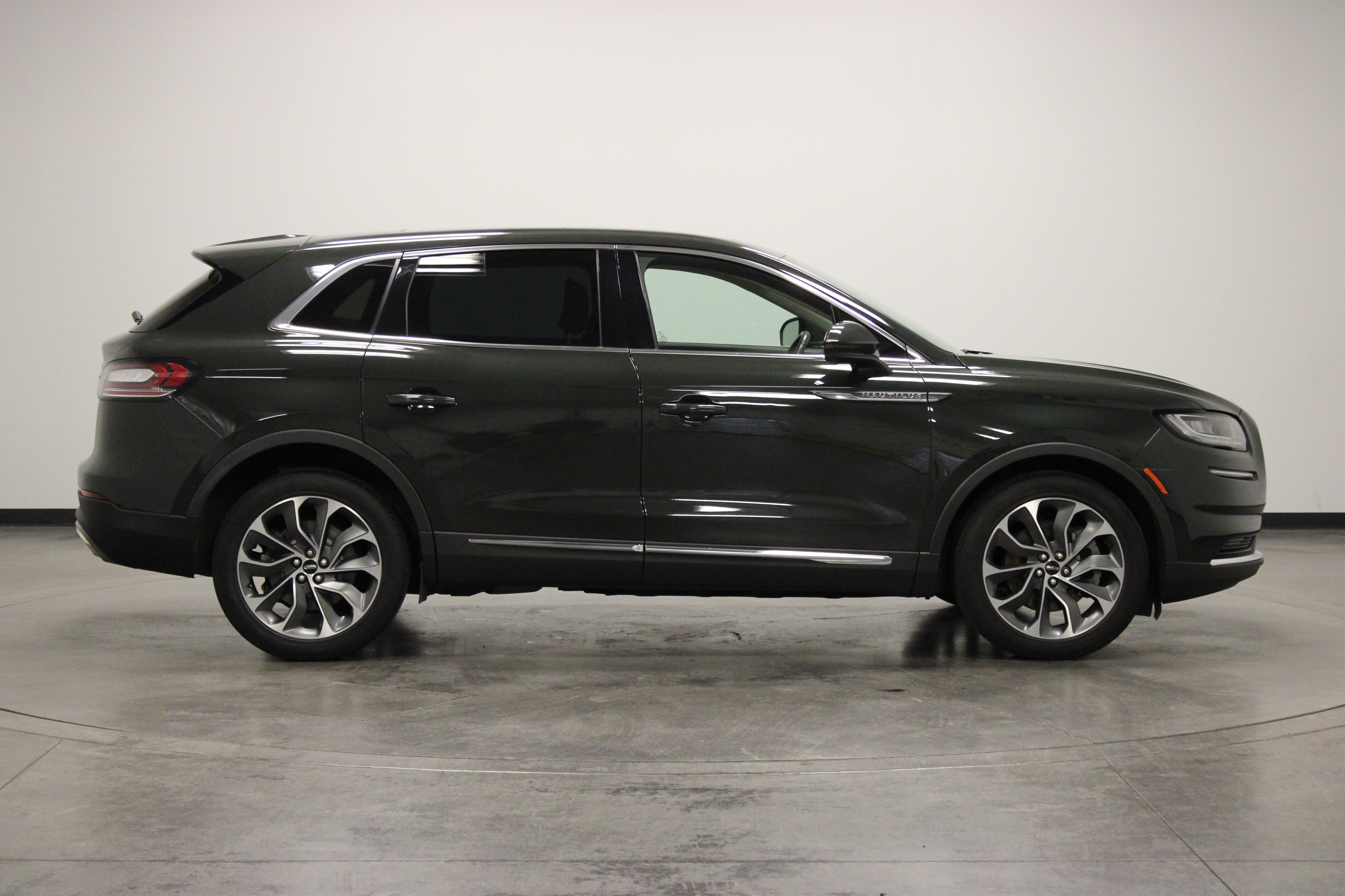 Used 2022 Lincoln Nautilus Reserve AWD/4WD image 9