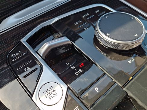 Used 2025 BMW X5 xDrive40i w/ M Sport Package image 15