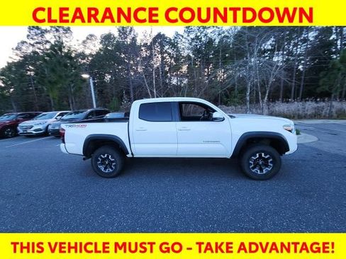Certified 2018 Toyota Tacoma TRD Off-Road w/ Technology Package image 12