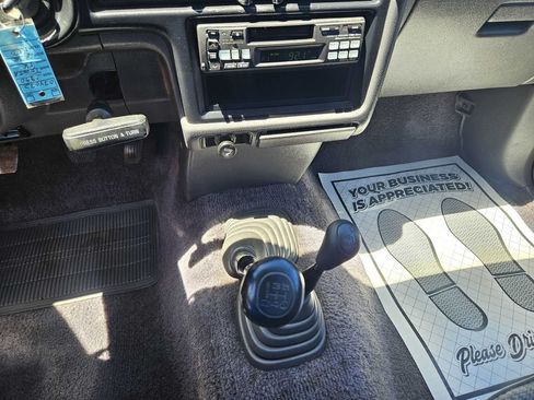 Used 1990 Toyota Pickup Deluxe AWD/4WD image 10