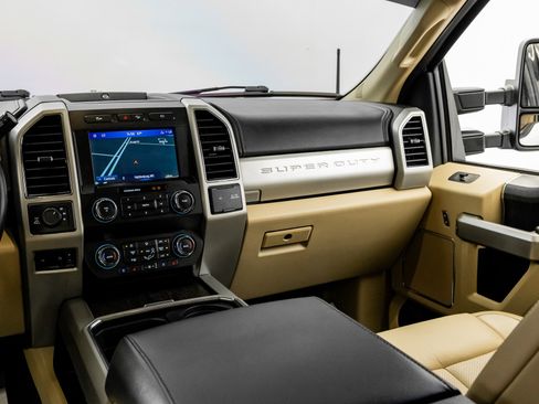 Used 2021 Ford F250 Lariat w/ Lariat Value Package image 39