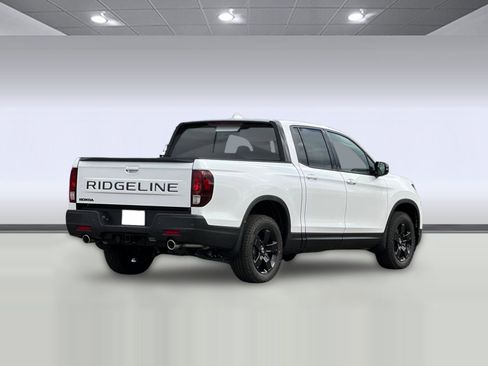 New 2026 Honda Ridgeline Black Edition image 8