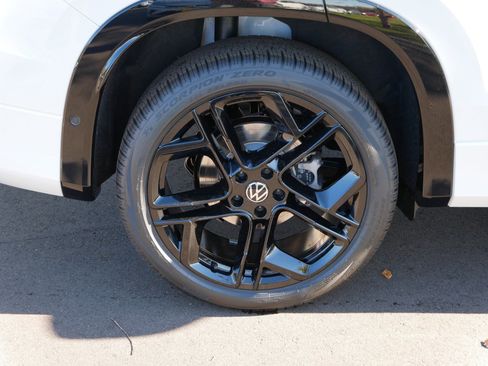 New 2026 Volkswagen Tiguan SE R-Line image 5