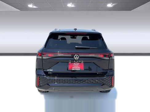 Used 2025 Volkswagen Tiguan SEL R-Line AWD/4WD image 9