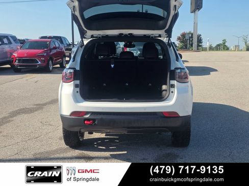 Used 2025 Jeep Compass Trailhawk AWD/4WD image 7