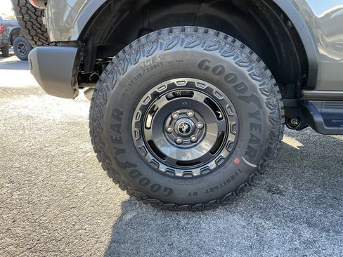 New 2025 Ford Bronco Outer Banks w/ Sasquatch Package image 9