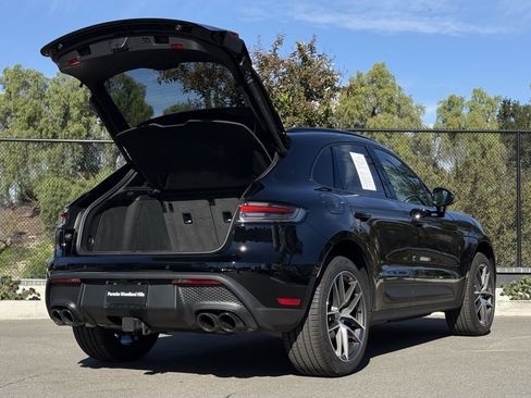 Used 2025 Porsche Macan image 32