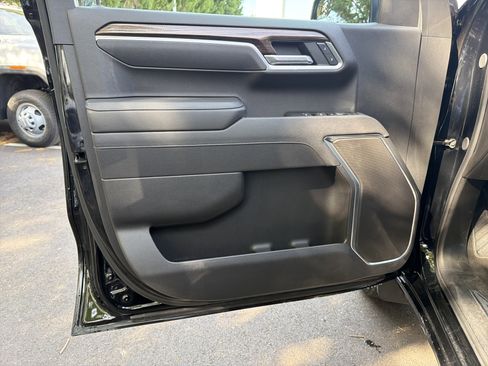 Used 2025 Chevrolet Silverado 1500 LT image 14