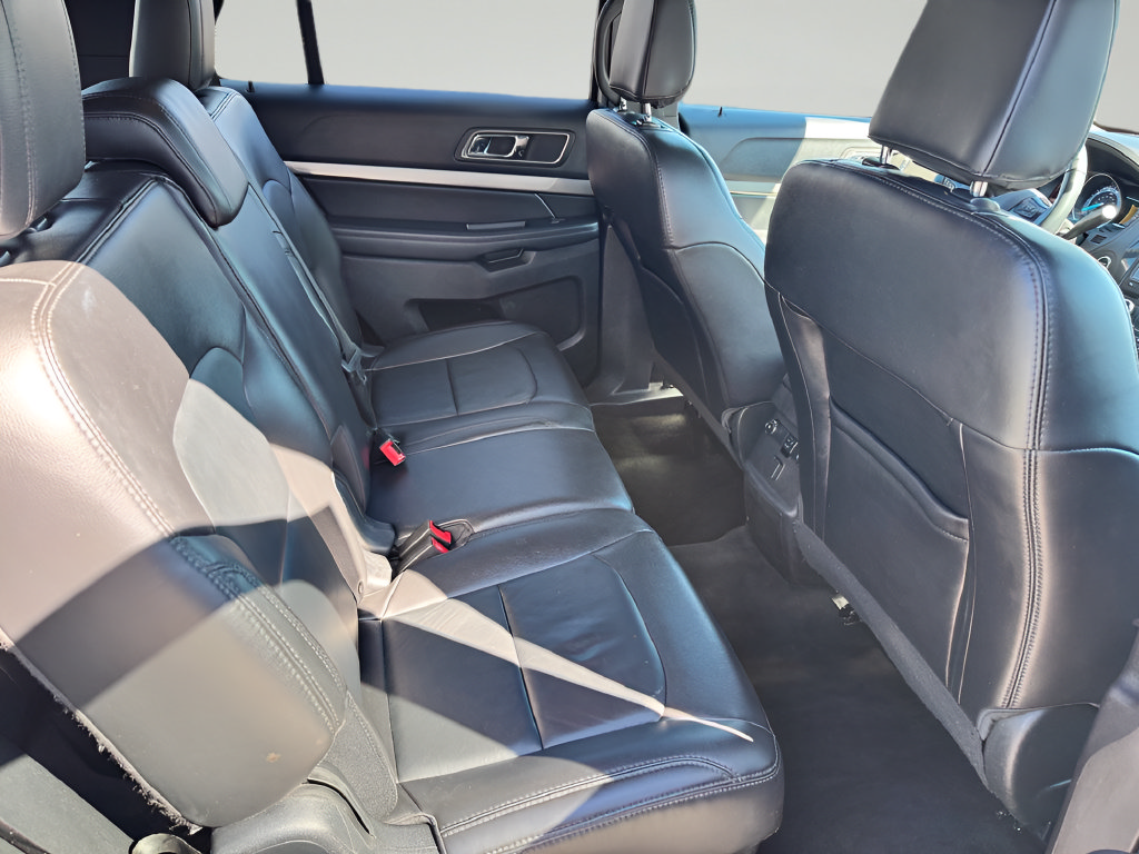 Used 2018 Ford Explorer XLT w/ Equipment Group 202A FWD image 29