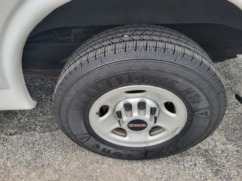 Used 2009 GMC Savana 3500 RWD image 15