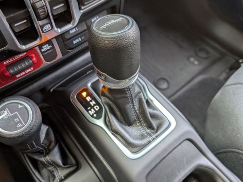 Used 2025 Jeep Gladiator Willys image 29