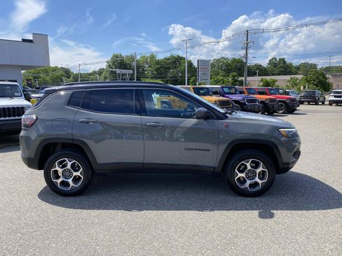 Used 2022 Jeep Compass Trailhawk w/ Trailhawk Elite Group AWD/4WD image 2
