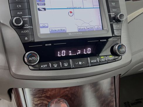 Used 2011 Toyota Avalon Limited FWD image 26