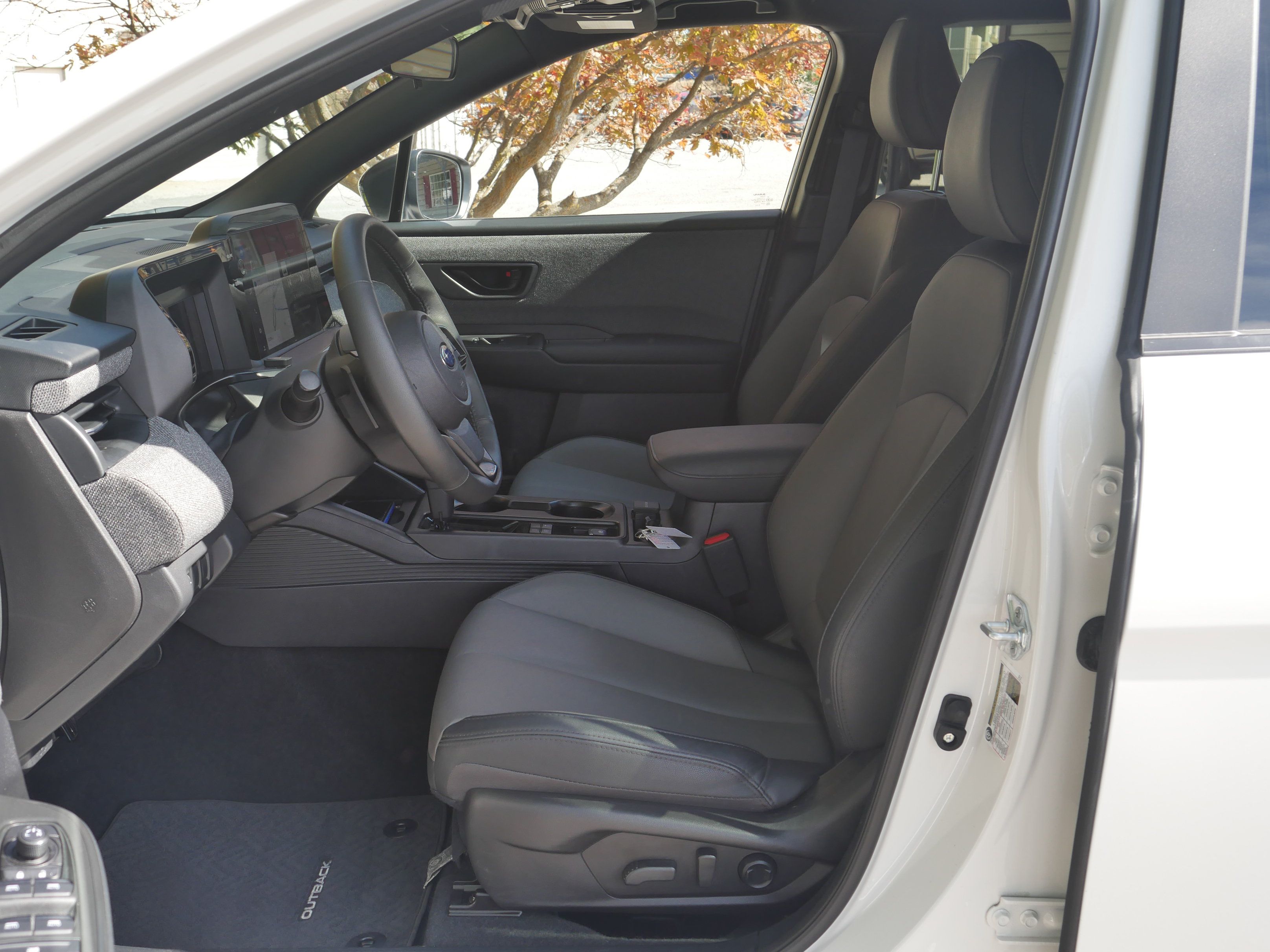 Used 2026 Subaru Outback Premium AWD/4WD image 3