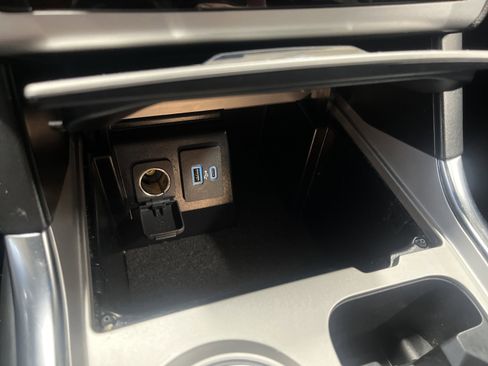 Used 2022 Ford Explorer XLT w/ Equipment Group 202A image 22