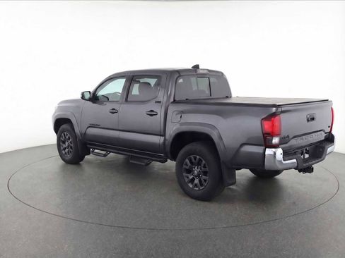 Used 2020 Toyota Tacoma SR5 AWD/4WD image 5