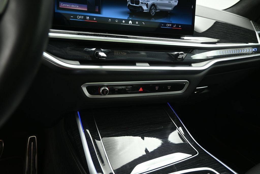 Used 2025 BMW X7 xDrive40i w/ M Sport Package AWD/4WD image 14
