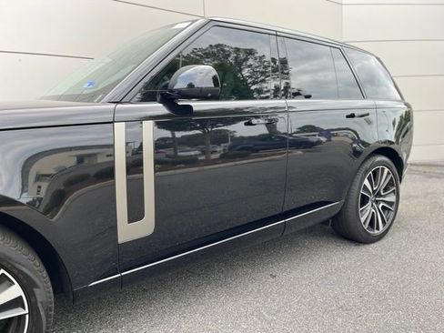 Used 2024 Land Rover Range Rover SE AWD/4WD image 3