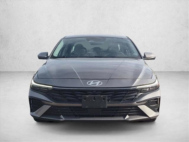 Used 2024 Hyundai Elantra Limited FWD image 2