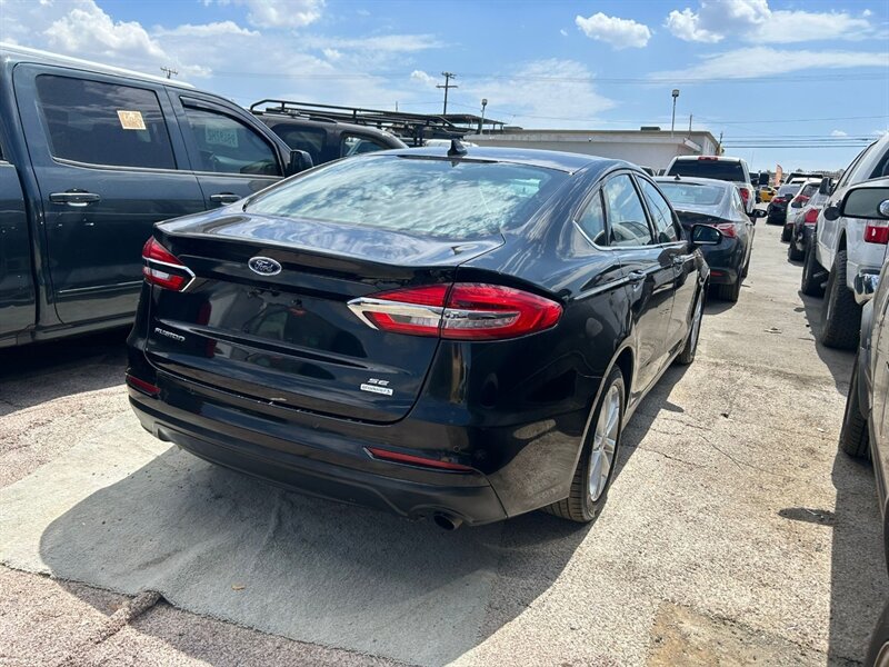 Used 2020 Ford Fusion SE FWD image 8