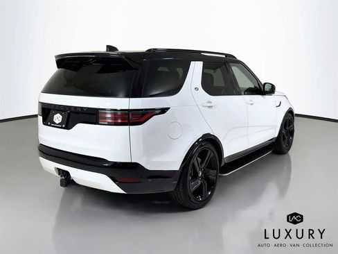 Used 2025 Land Rover Discovery Dynamic SE AWD/4WD image 6