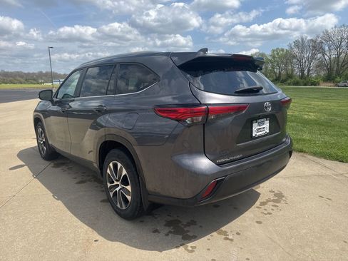 Used 2023 Toyota Highlander XLE FWD image 8