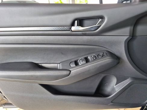 Used 2025 Nissan Altima 2.5 SV FWD image 22