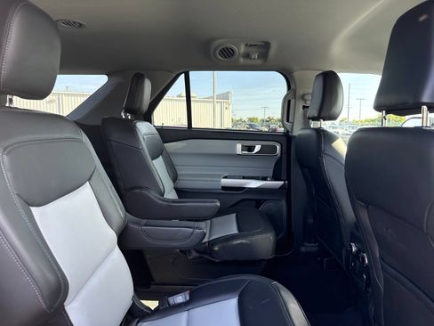 Used 2024 Ford Explorer XLT w/ Equipment Group 202A AWD/4WD image 17