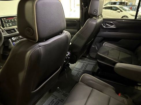 Used 2023 GMC Yukon SLT w/ SLT Luxury Package AWD/4WD image 27