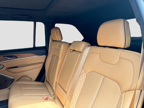 Used 2024 Jeep Grand Cherokee Summit AWD/4WD image 22