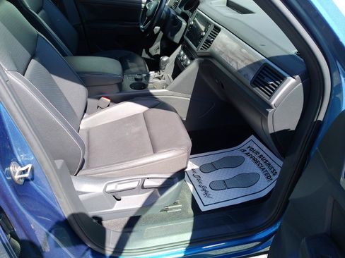 Used 2020 Volkswagen Atlas Cross Sport SE w/ Panoramic Sunroof Package AWD/4WD image 33