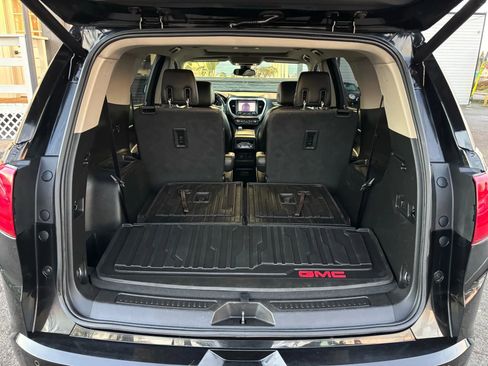 Used 2018 GMC Acadia Denali image 16