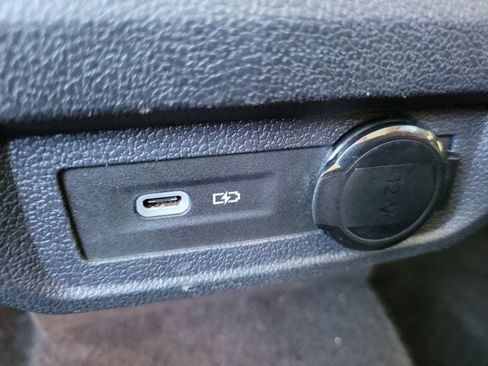 Used 2023 Volkswagen Tiguan SE w/ Panoramic Sunroof Package FWD image 11