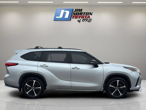 Used 2022 Toyota Highlander XSE FWD image 4