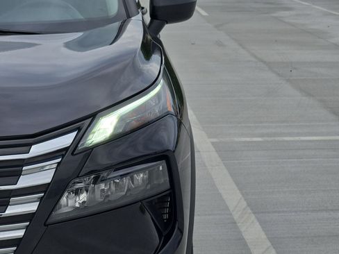 Used 2024 Nissan Rogue S image 11