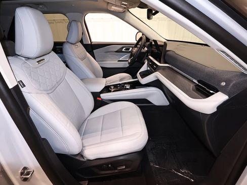 New 2026 Ford Explorer Platinum w/ LUX Leather Package AWD/4WD image 21