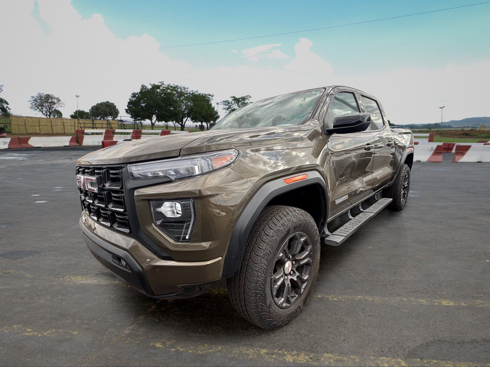 Used 2024 GMC Canyon Elevation w/ Elevation Premium Package AWD/4WD image 5