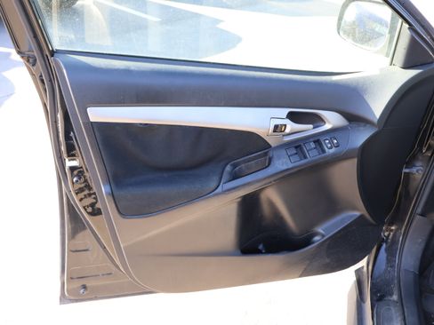 Used 2010 Pontiac Vibe w/ Preferred Package image 18