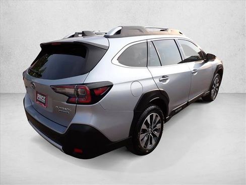 Used 2024 Subaru Outback Touring AWD/4WD image 4