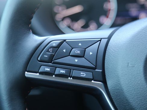 Used 2025 Nissan Sentra SR w/ SR Premium Package image 10