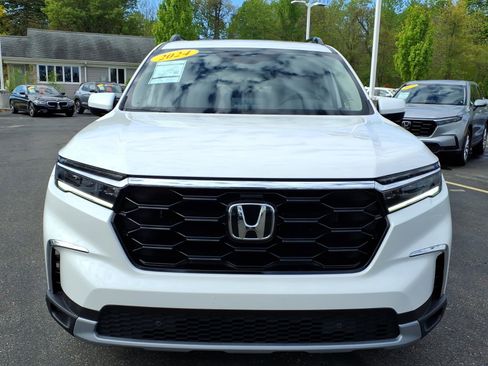 Certified 2024 Honda Pilot Touring image 2