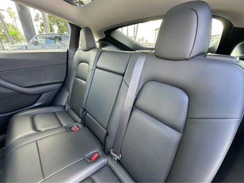 Used 2020 Tesla Model Y Performance image 9