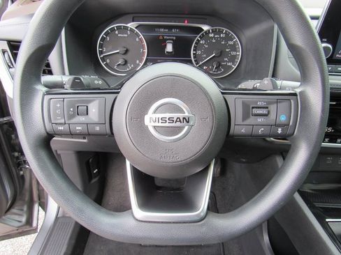 Used 2021 Nissan Rogue SV image 15