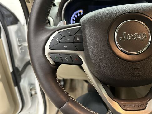Used 2017 Jeep Grand Cherokee Overland image 19