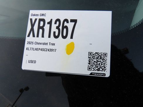 Used 2025 Chevrolet Trax LT w/ LT Convenience Package image 39