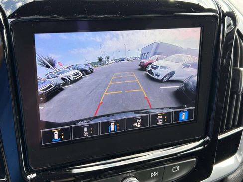 Used 2022 Chevrolet Traverse RS FWD image 20