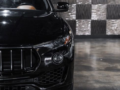Used 2018 Maserati Levante GranLusso AWD/4WD image 45